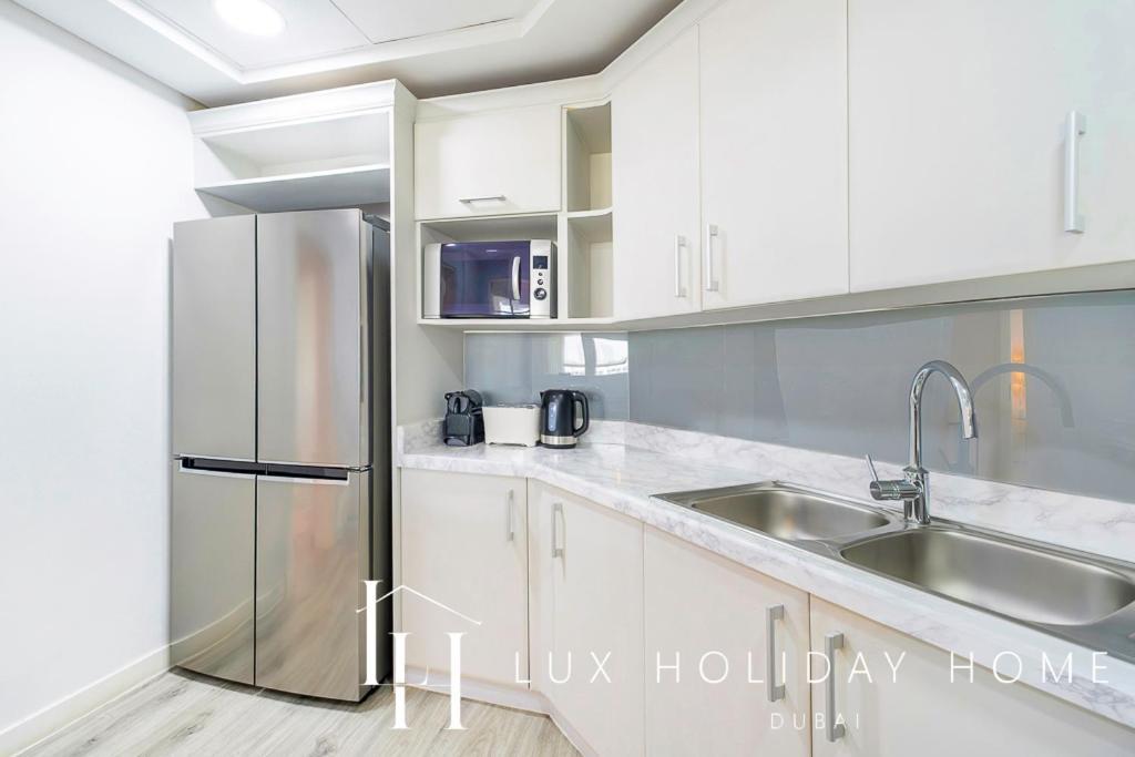 Lux - The Shoreline House * Dubai